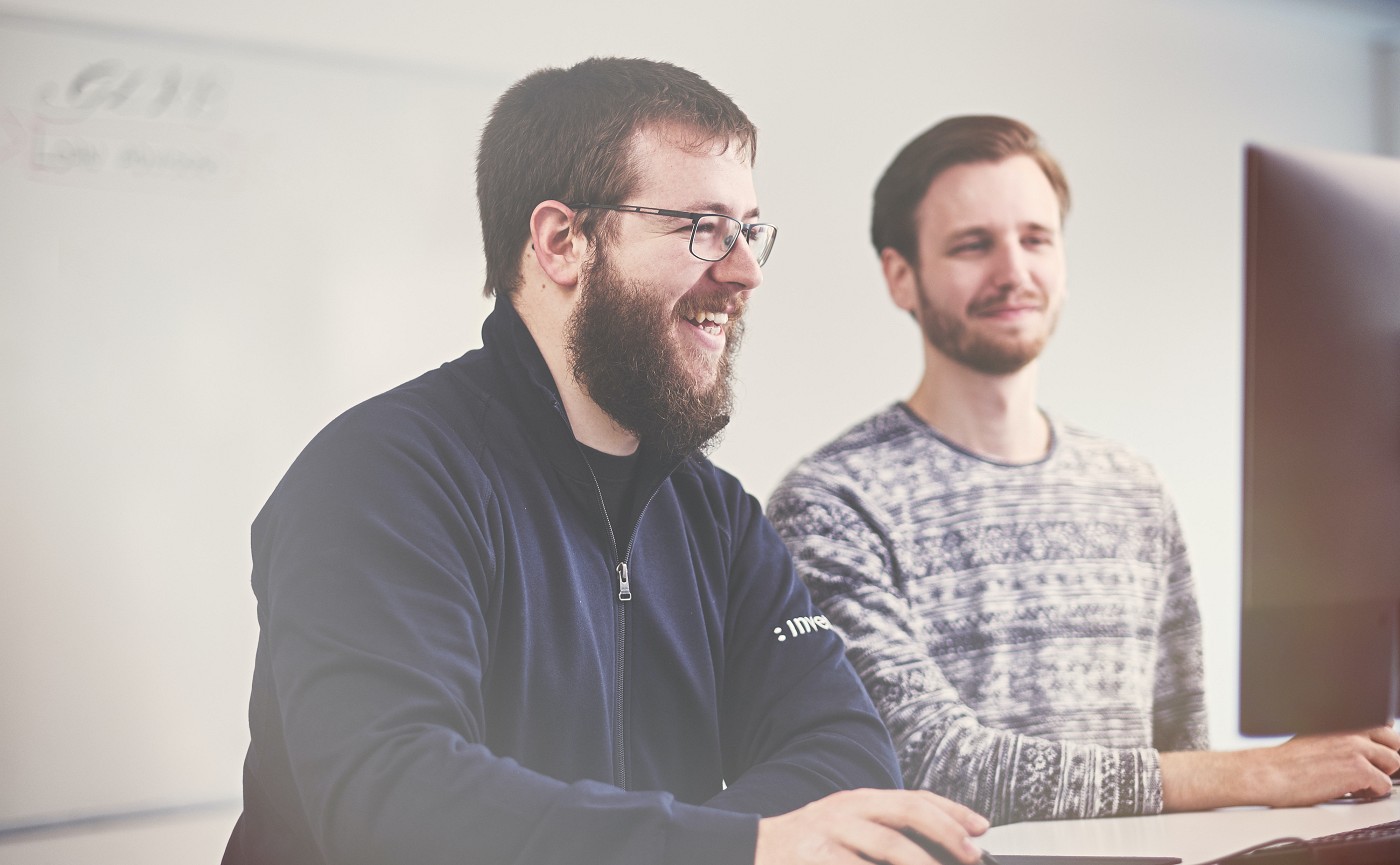 Menschen bei der Arbeit im Büro